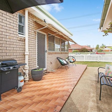King'S Park Villa Tamworth Exterior photo