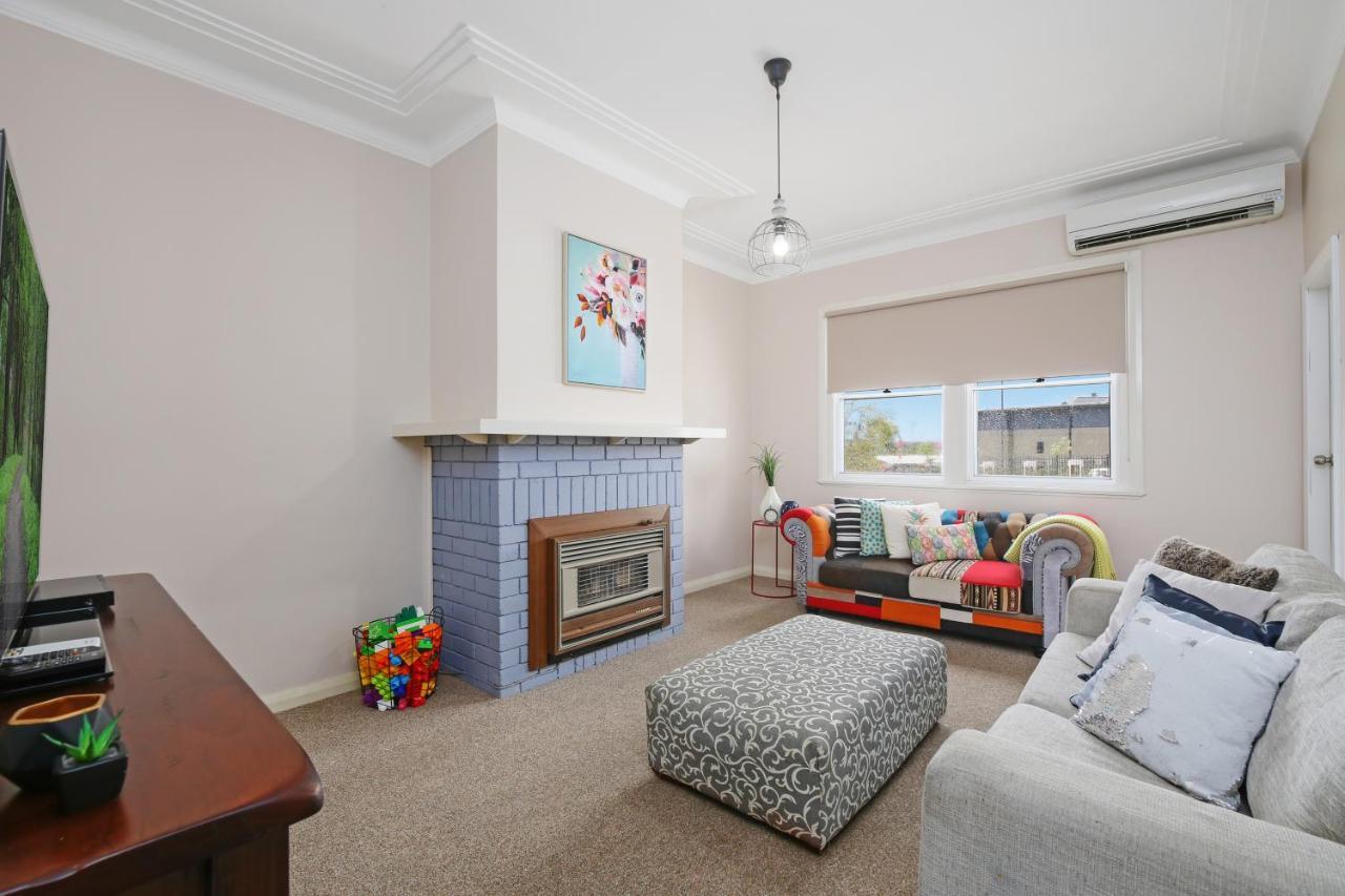 King'S Park Villa Tamworth Exterior photo