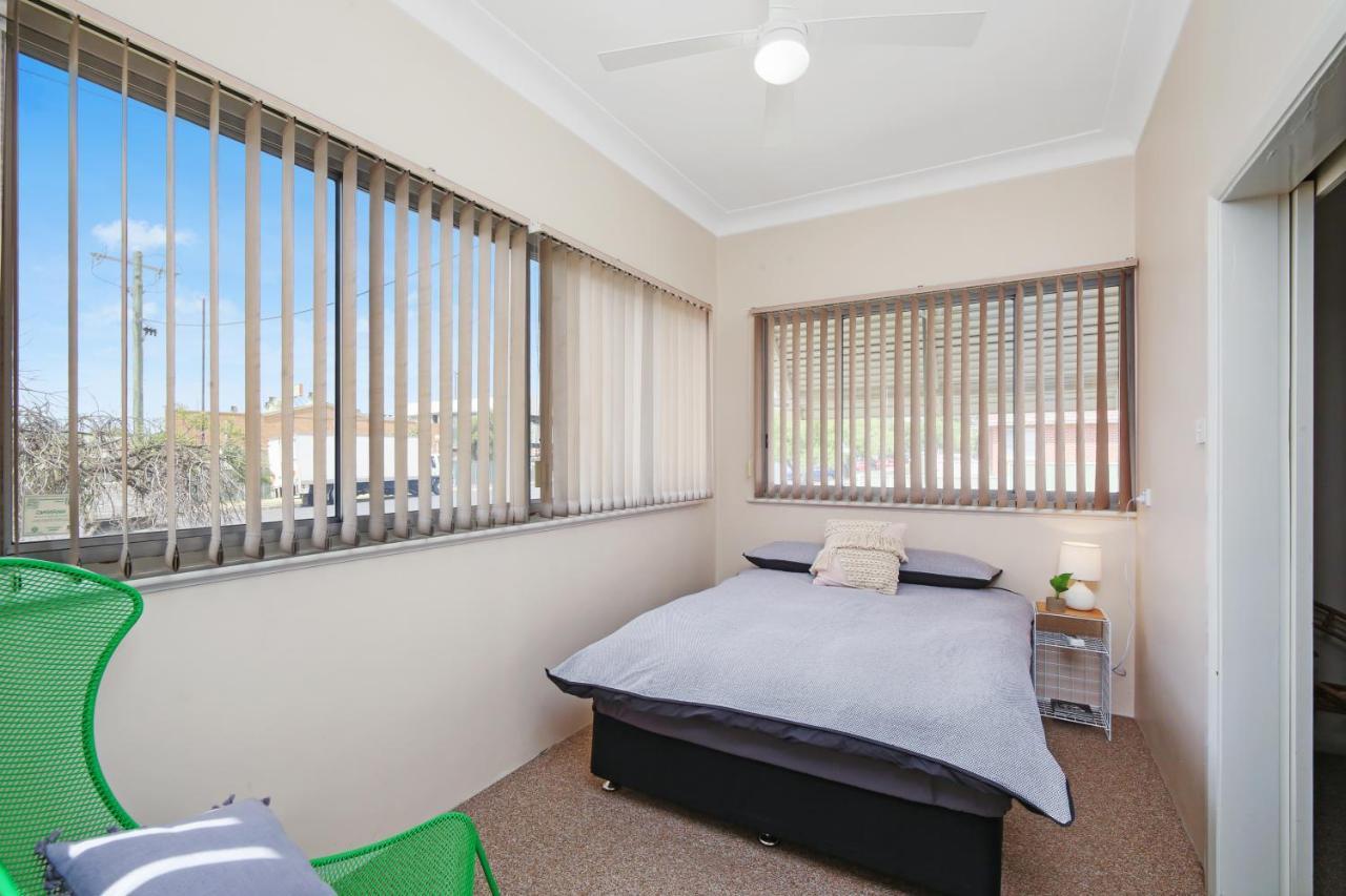 King'S Park Villa Tamworth Exterior photo